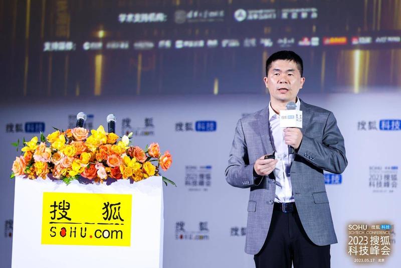 钉钉总裁叶军:未来每个行业都会与ai发生关系,每家企业都会有自己的大